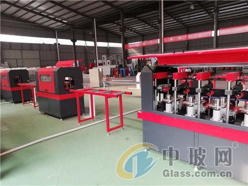斷橋鋁型材加工設(shè)備報(bào)價(jià)指南 供應(yīng)商、圖片與鋁合金型材生產(chǎn)全解析